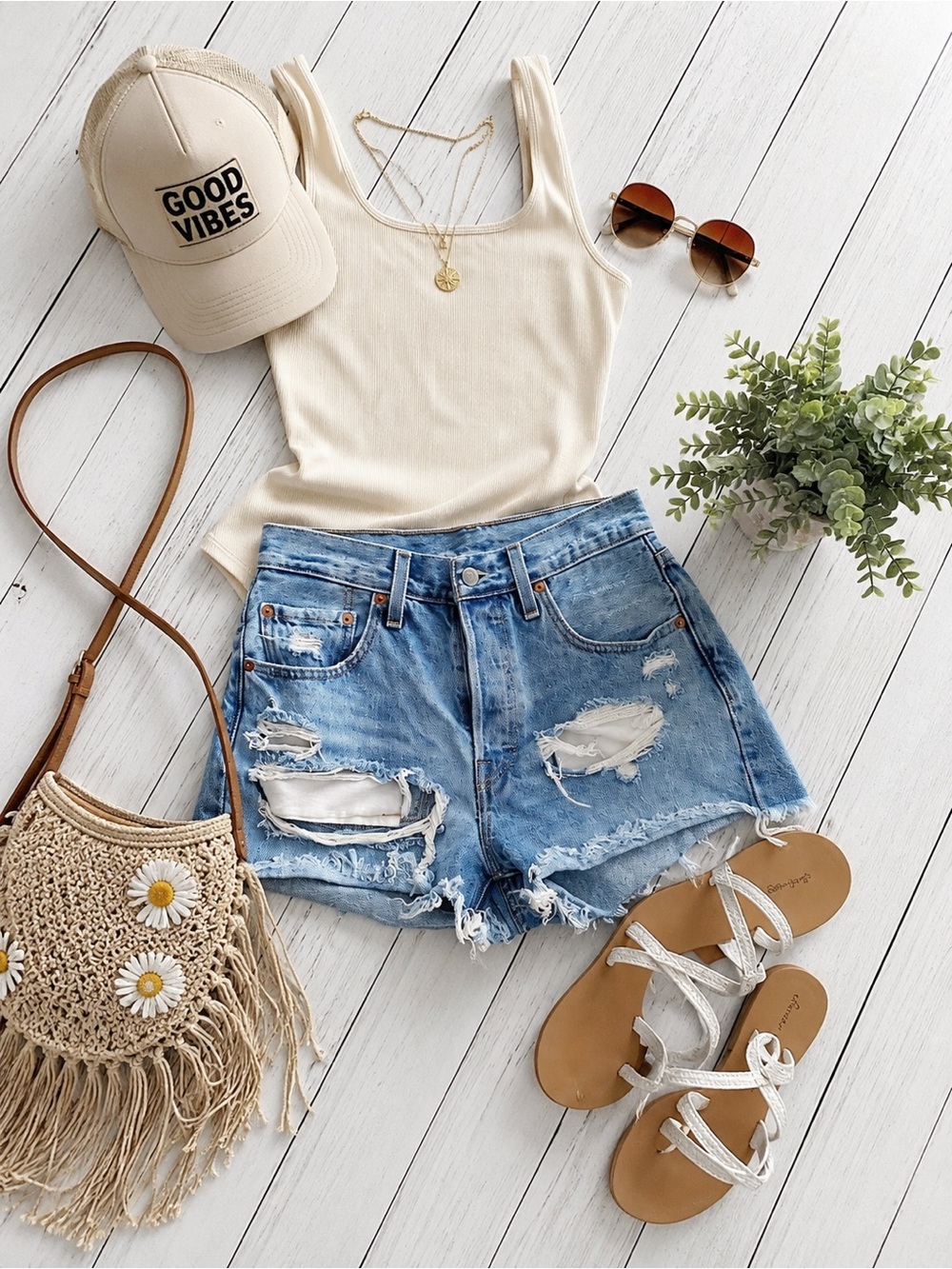 LEVI’S 501 Ripped Jean Shorts Size 27